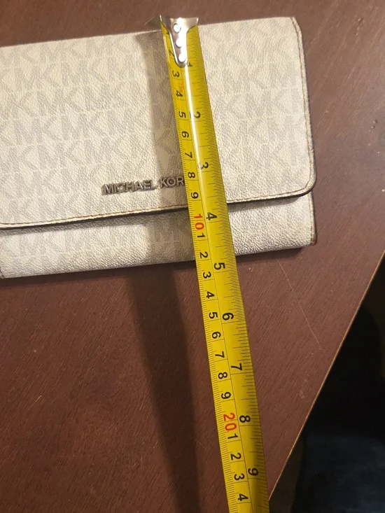 Michael Kors Wallet - Picture 13 of 13